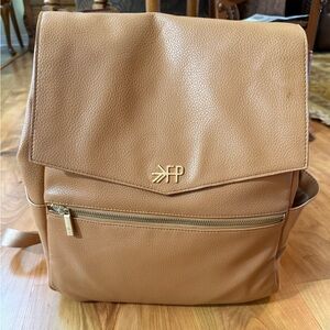 Freshly picked classic diaper bag 
Cognac